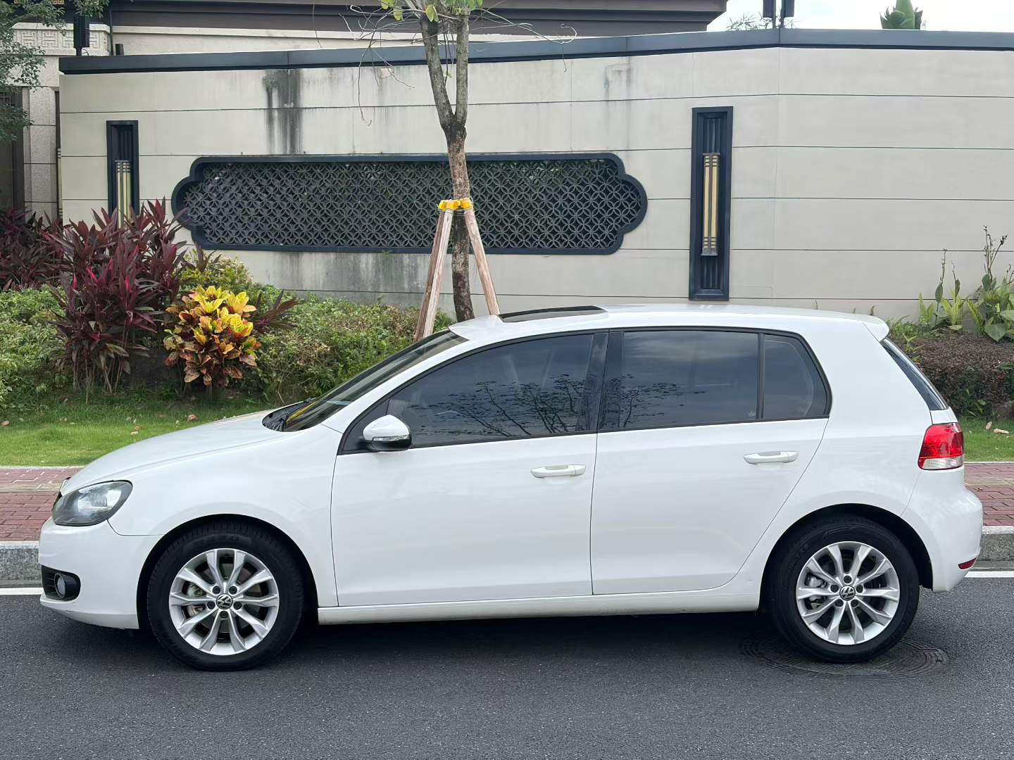 Volkswagen Golf 2012 car image #7