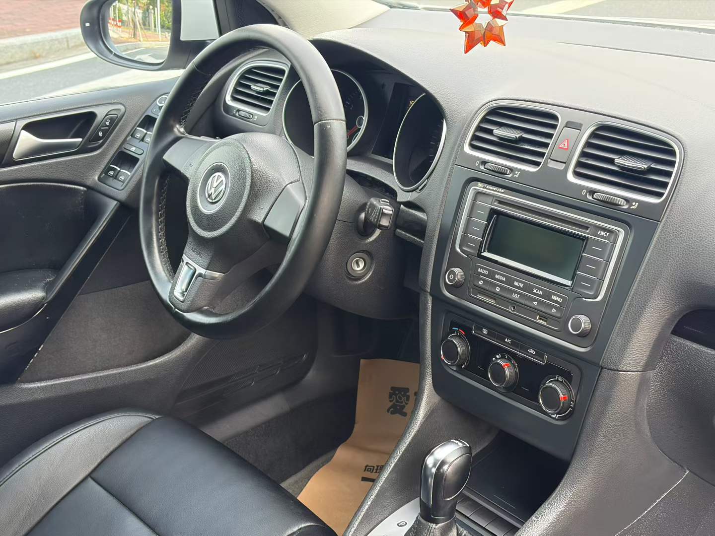 Volkswagen Golf 2012 car image #3