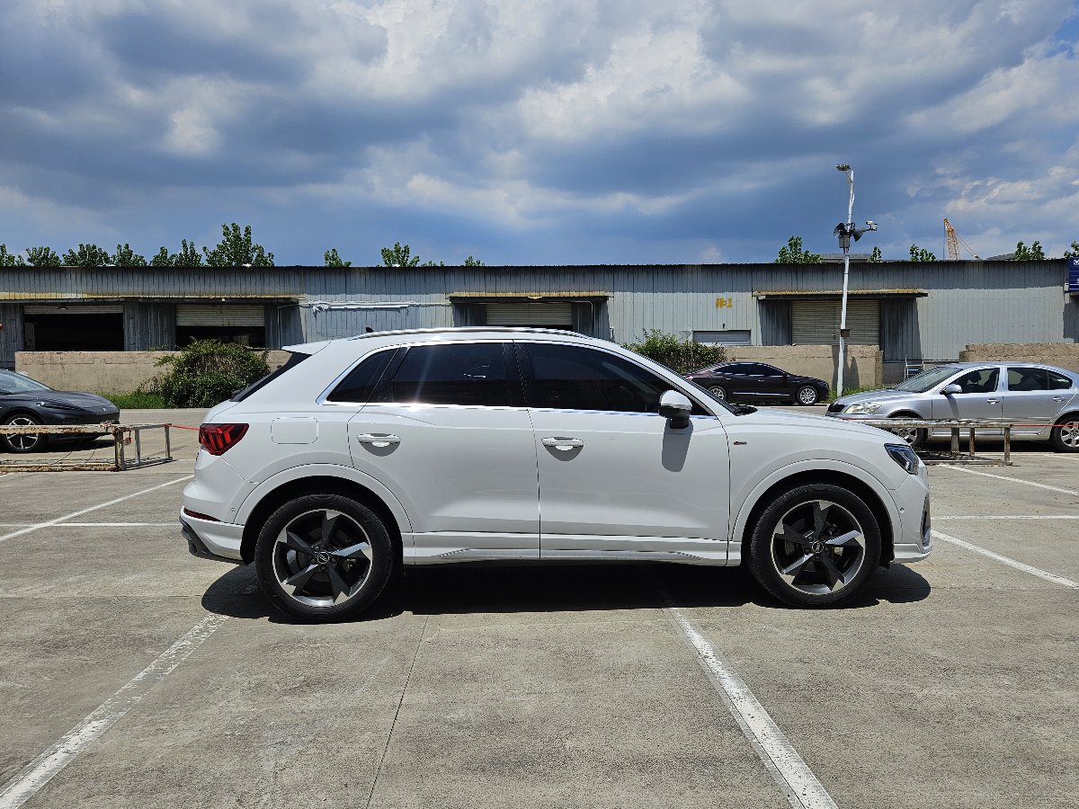 Audi Q3 2022 #4 Audi Q3 2022 car image #4