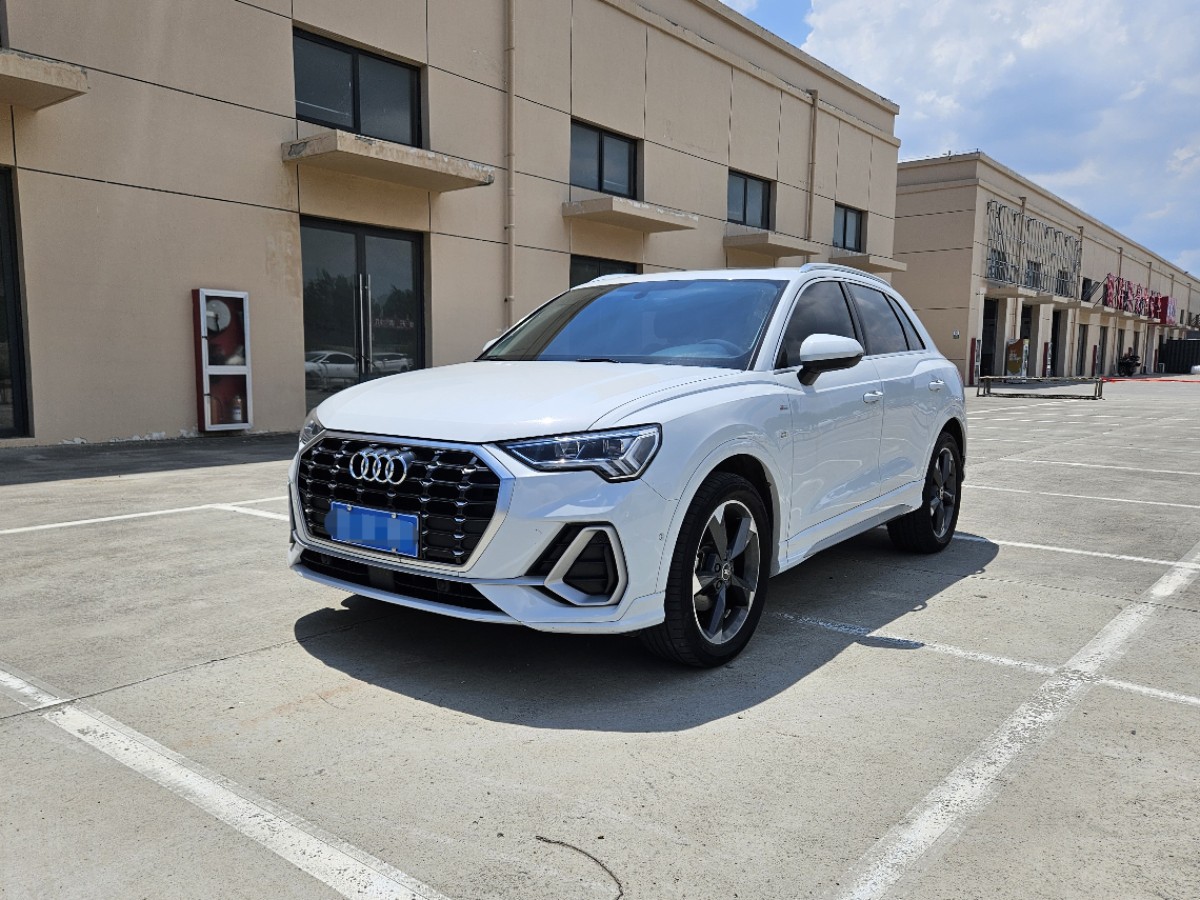 Audi Q3 2022 Audi Q3 2022 car image
