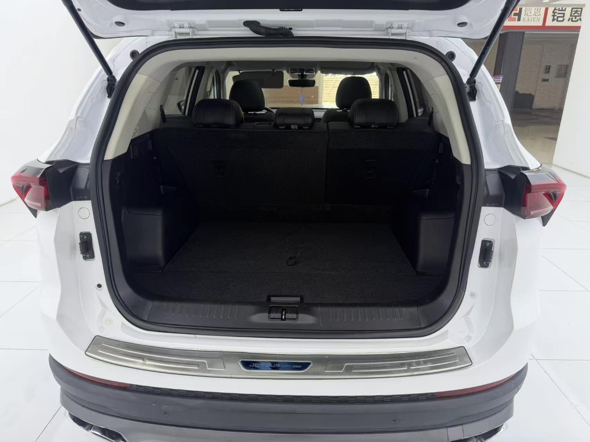 Jetour X70 PLUS 2022 car image #9