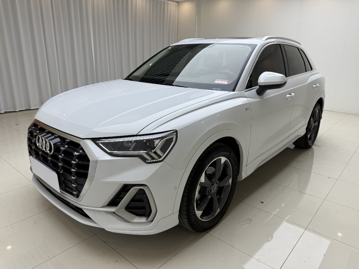 Audi Q3 2022 car image 