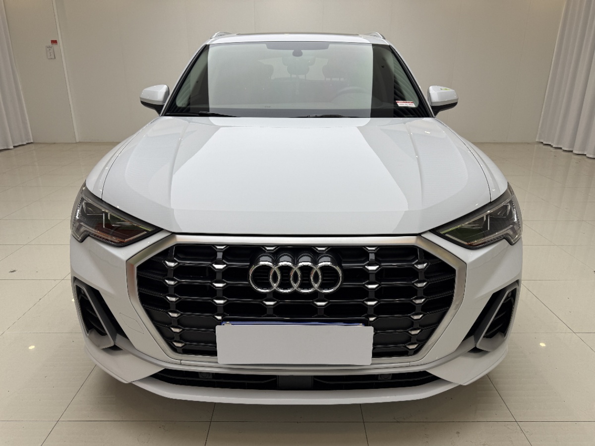 Audi Q3 2022 car image #2
