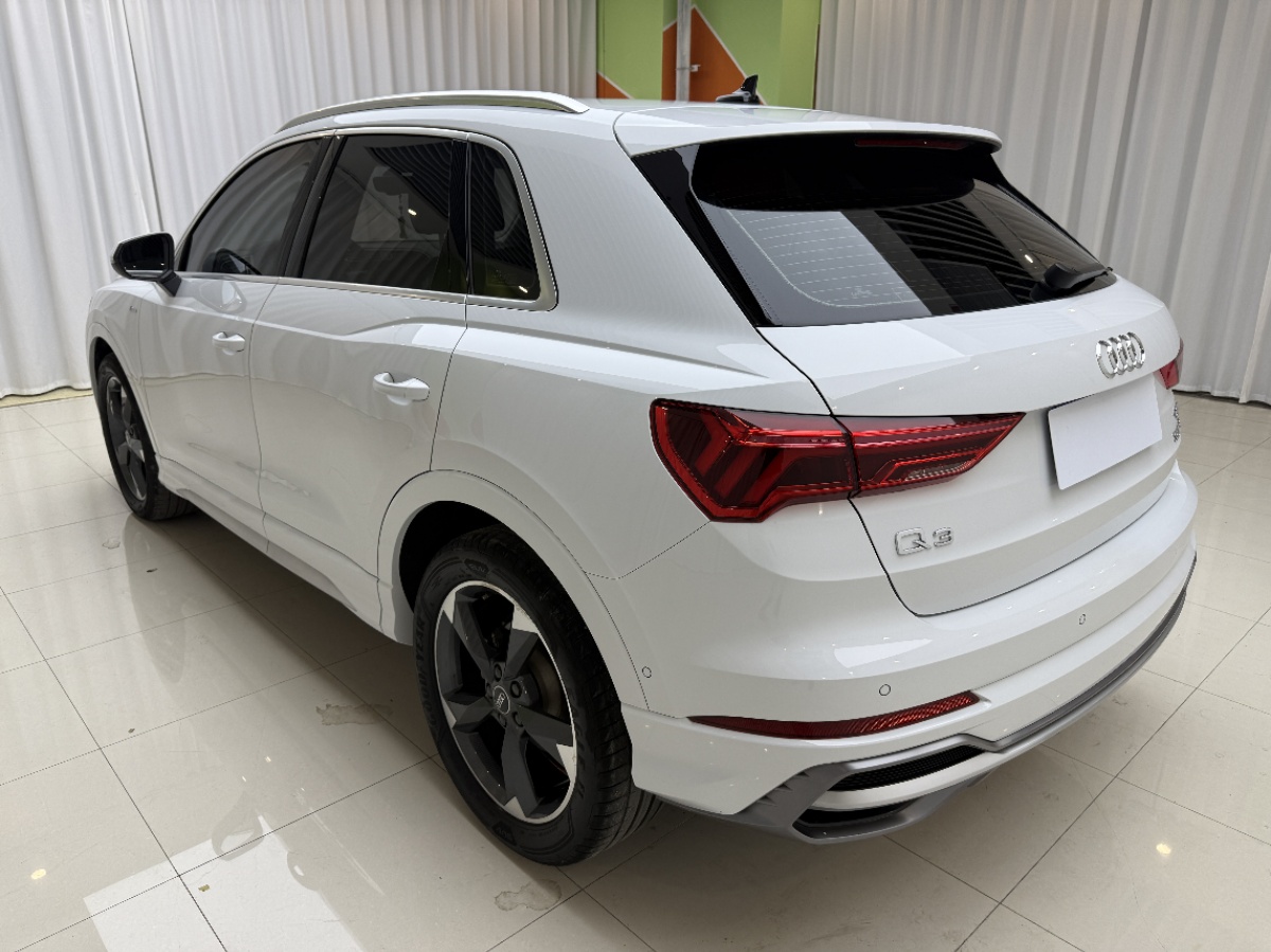 Audi Q3 2022 car image #6