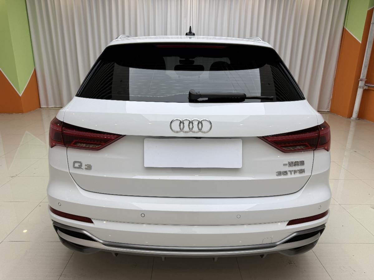 Audi Q3 2022 car image #5