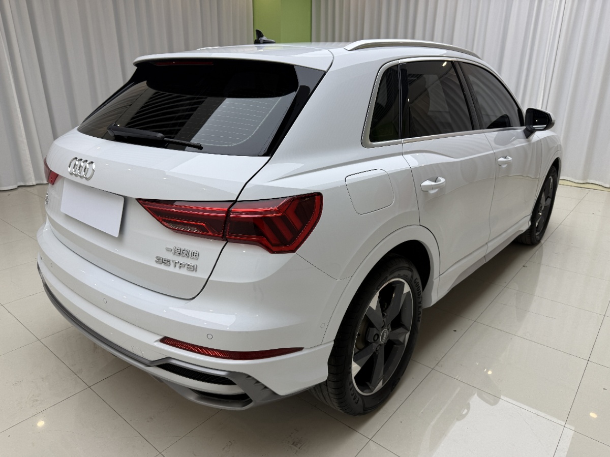 Audi Q3 2022 car image #4