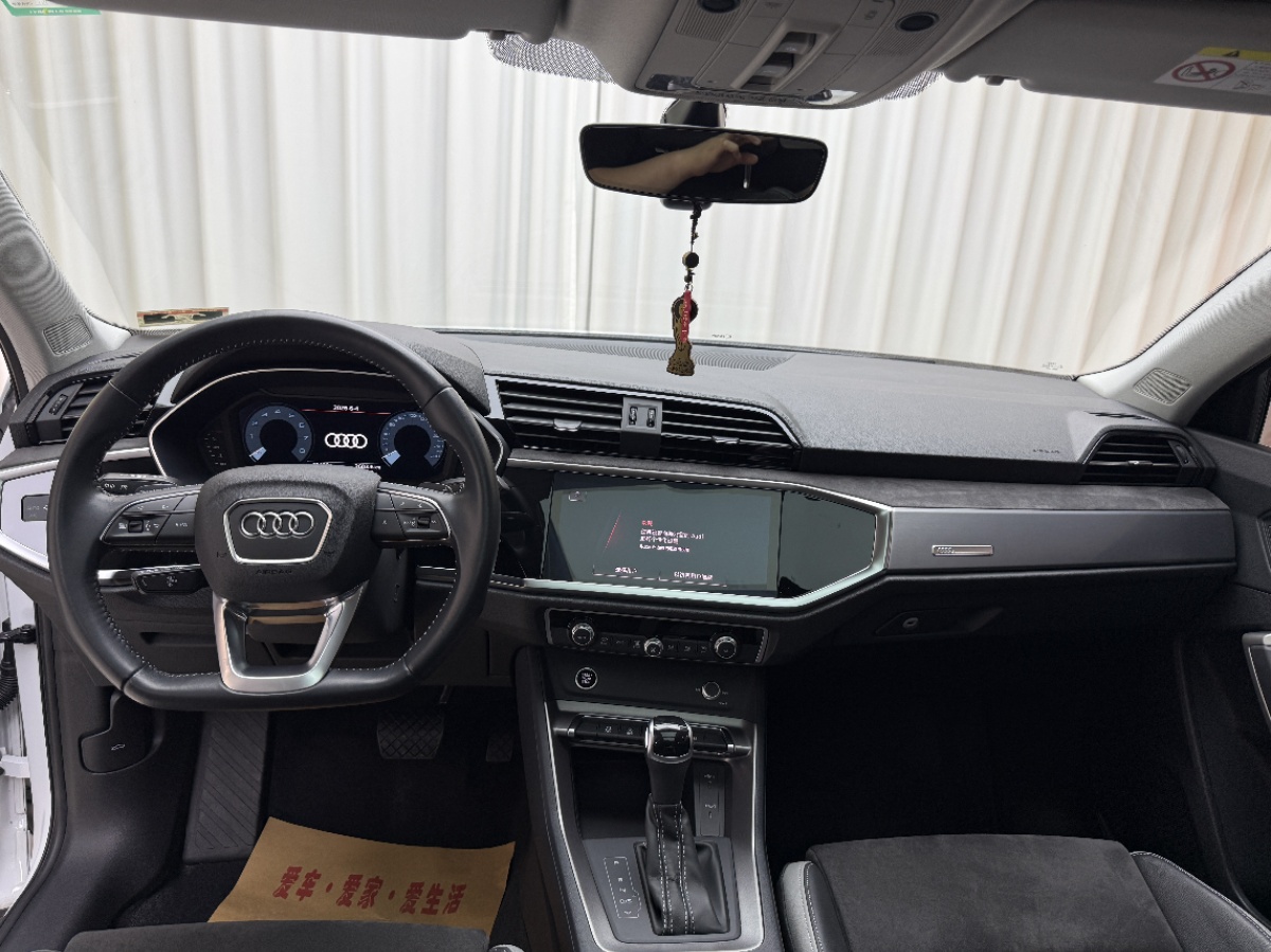 Audi Q3 2022 car image #9