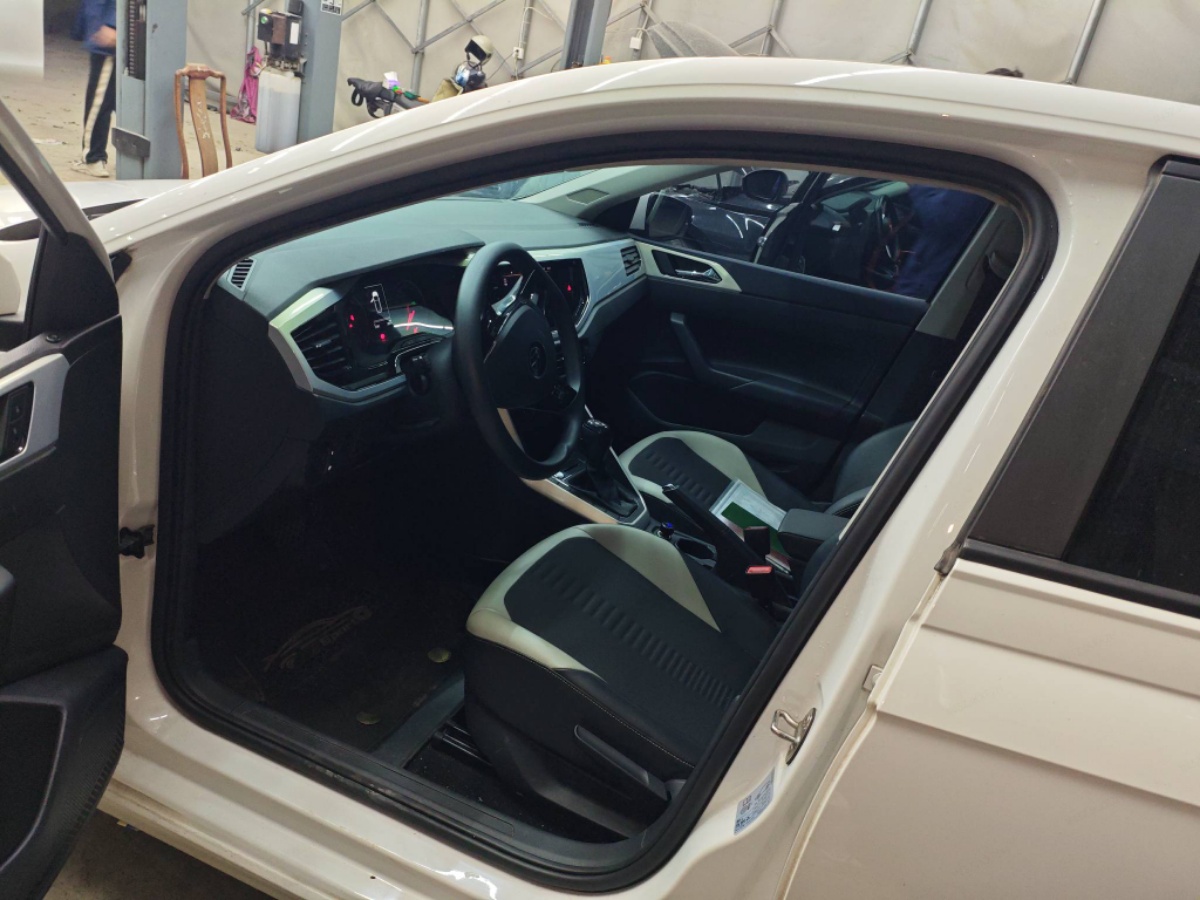 Volkswagen Polo 2021 car image #6