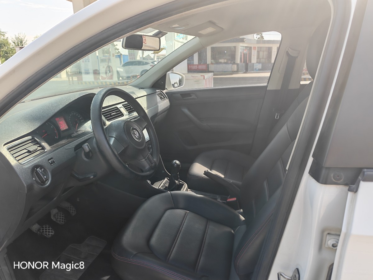 Volkswagen Santana 2016 car image #8