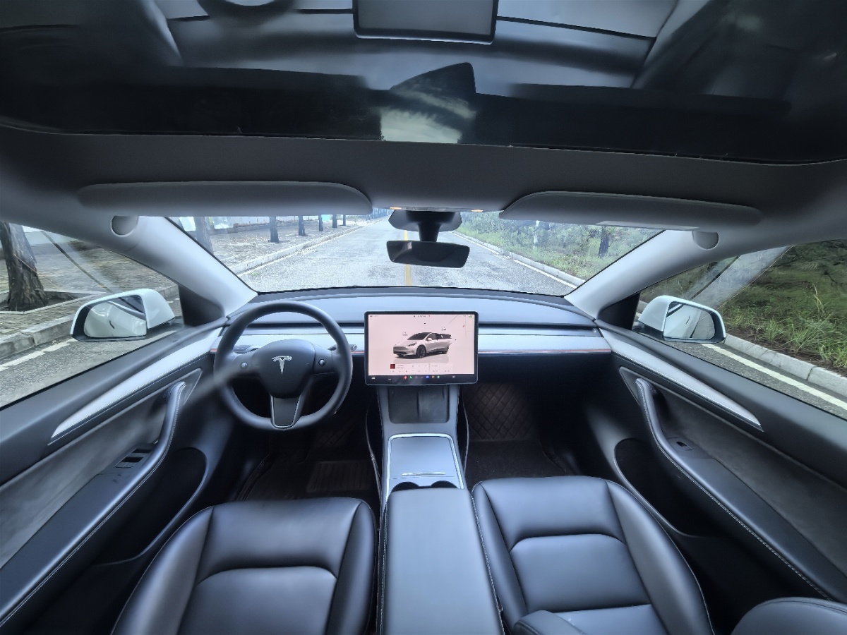 Tesla Model Y 2024 #4 Tesla Model Y 2024 car image #4