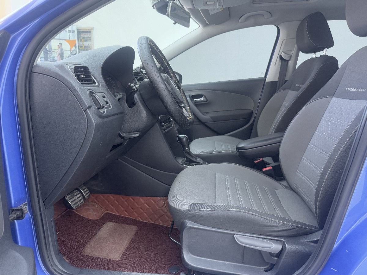 Volkswagen Polo 2014 car image #6