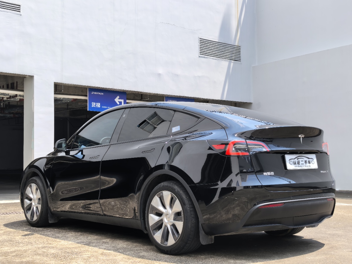 Tesla Model Y 2023 car image #9