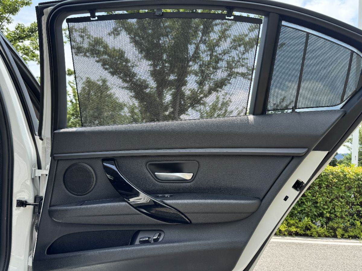 BMW 3 Series 2017 car image #10