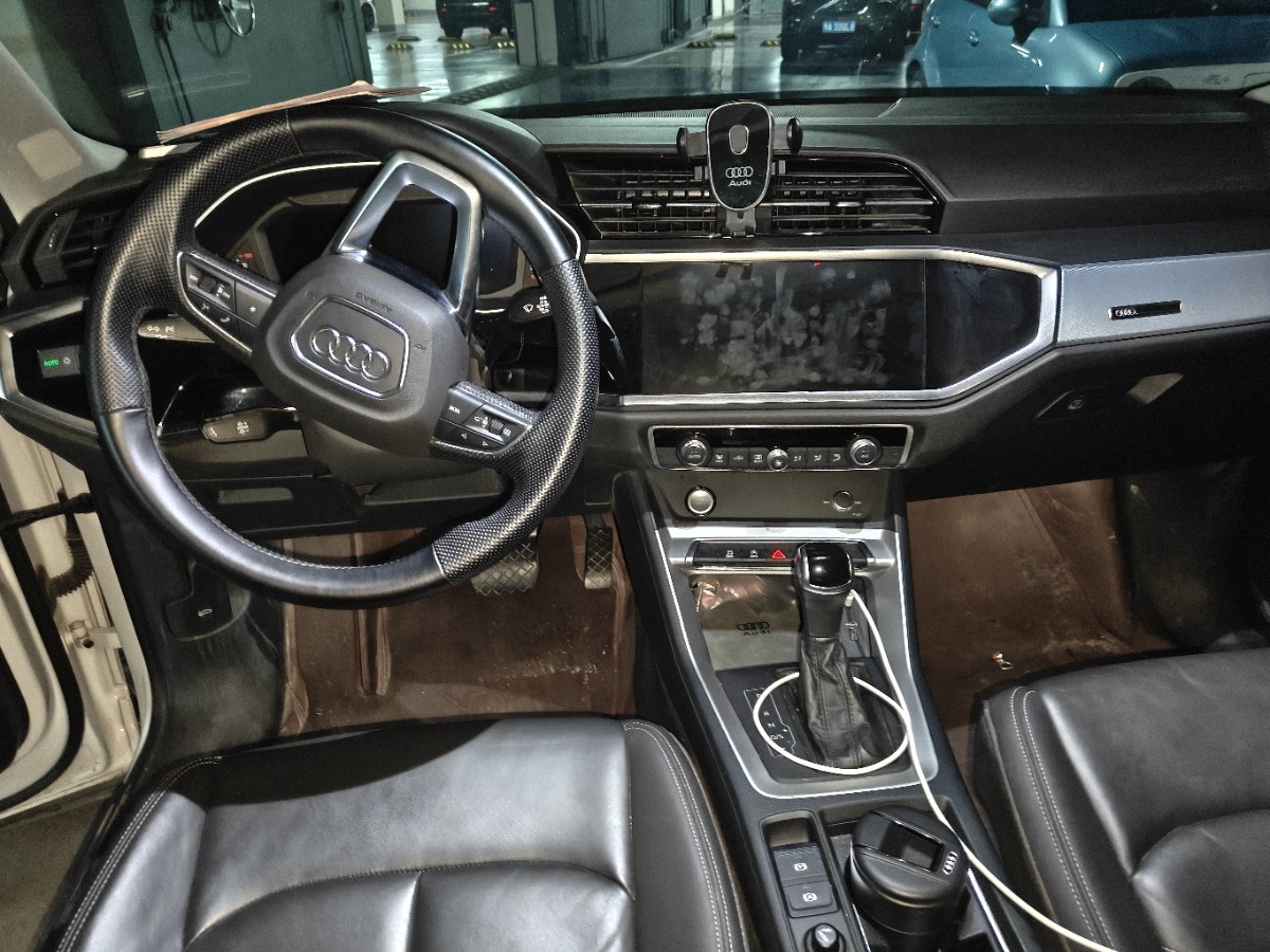 Audi Q3 2020 car image #3