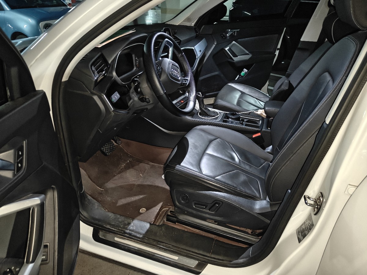 Audi Q3 2020 car image #2