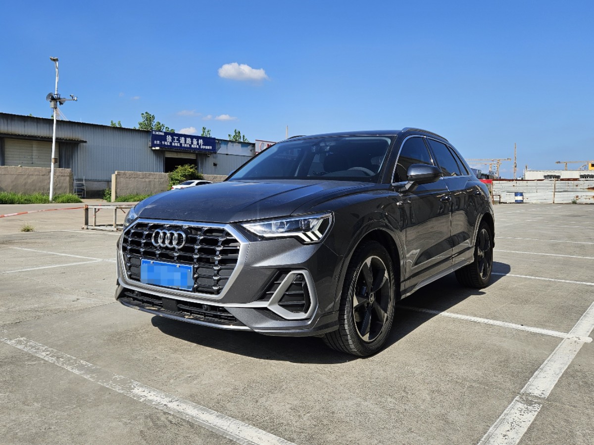 Audi Q3 2022 car image 