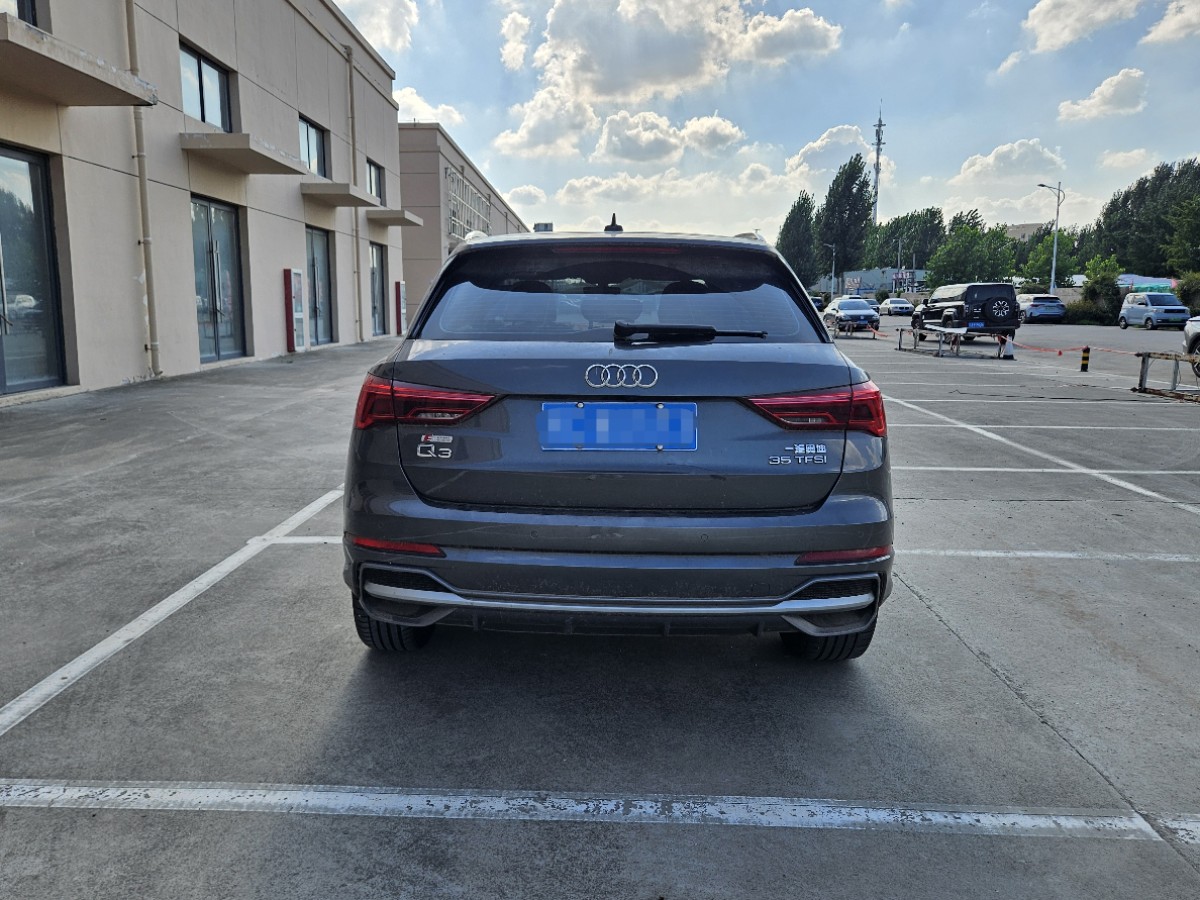 Audi Q3 2022 car image #3