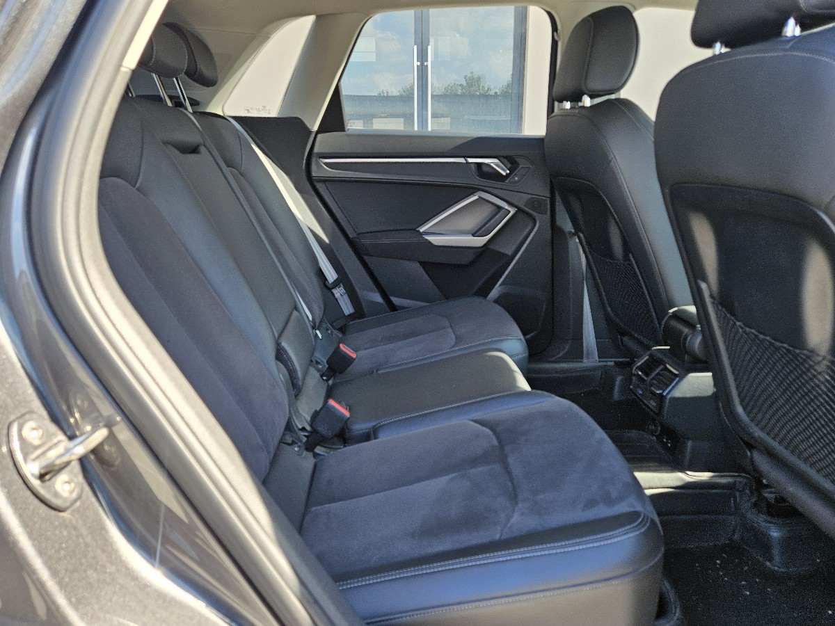 Audi Q3 2022 car image #8