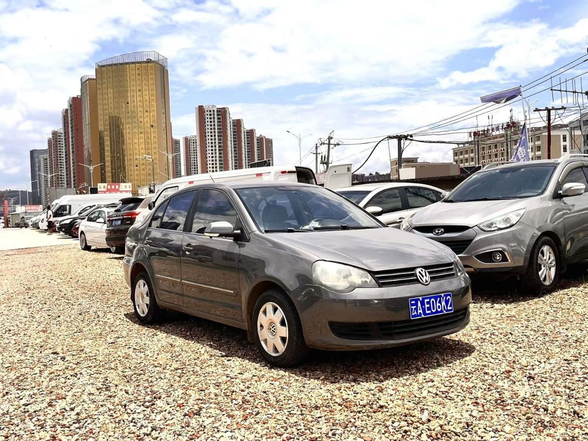 Volkswagen Polo 2011 car image 