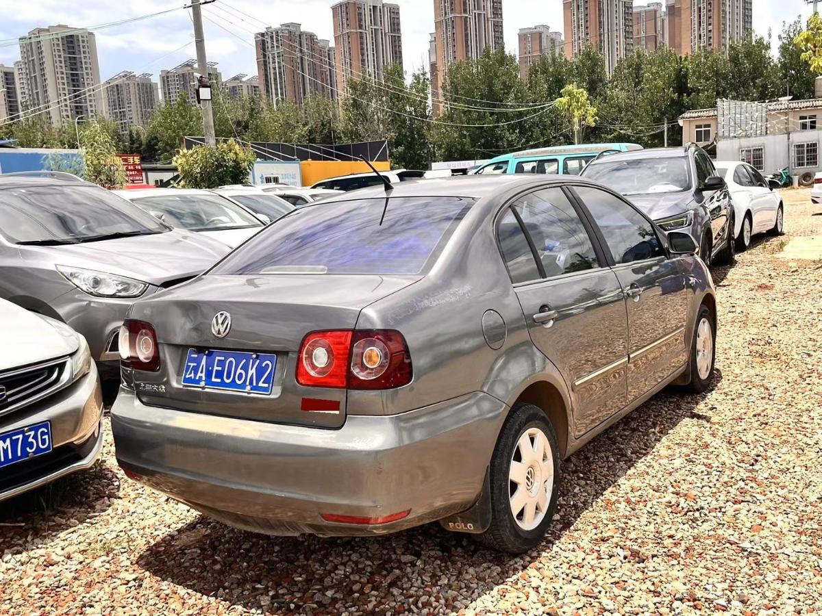 Volkswagen Polo 2011 car image #9