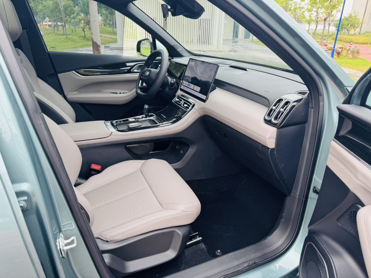 GEELY Boyue L 2025 car image #15
