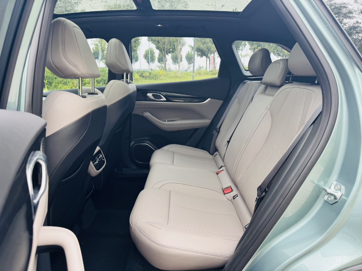 GEELY Boyue L 2025 car image #10