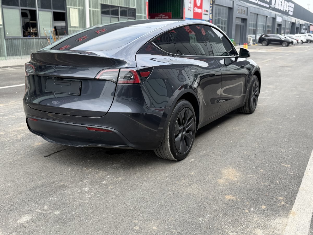 Tesla Model Y 2024 #5 Tesla Model Y 2024 car image #5
