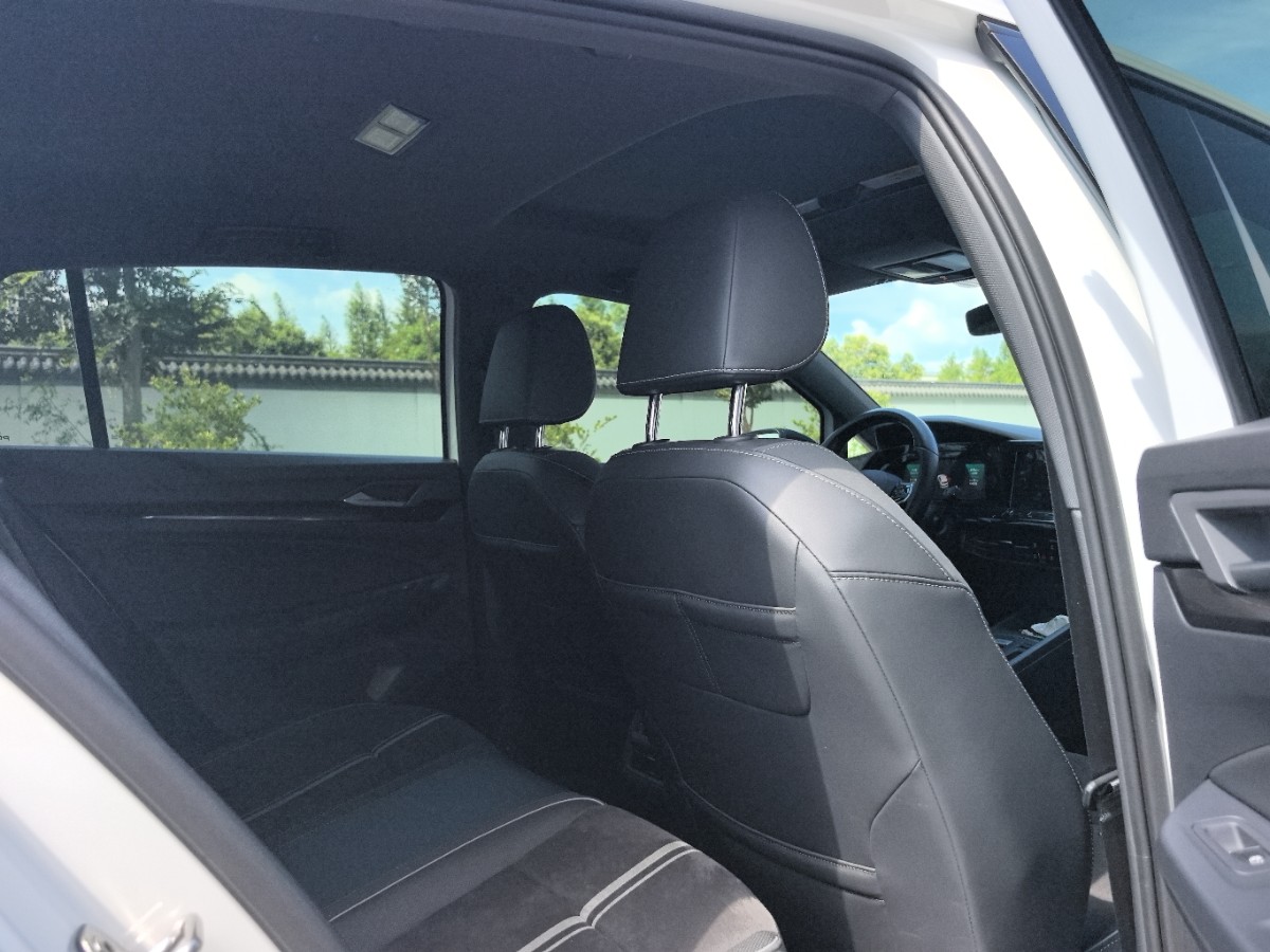 Volkswagen Golf 2022 car image #6