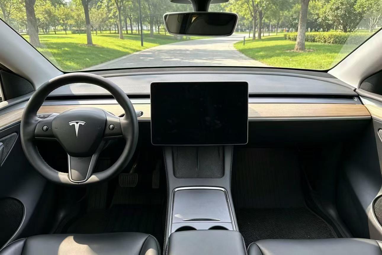 Tesla Model Y 2022 car image #4