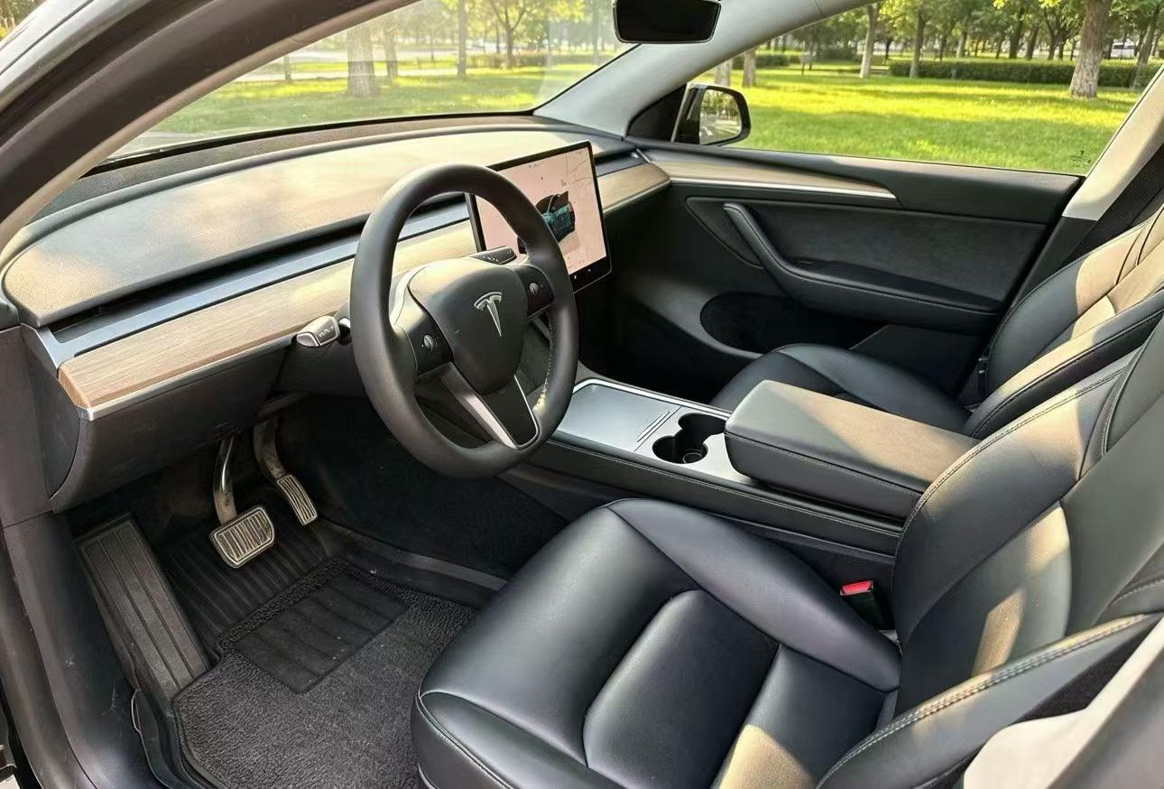 Tesla Model Y 2022 car image #2