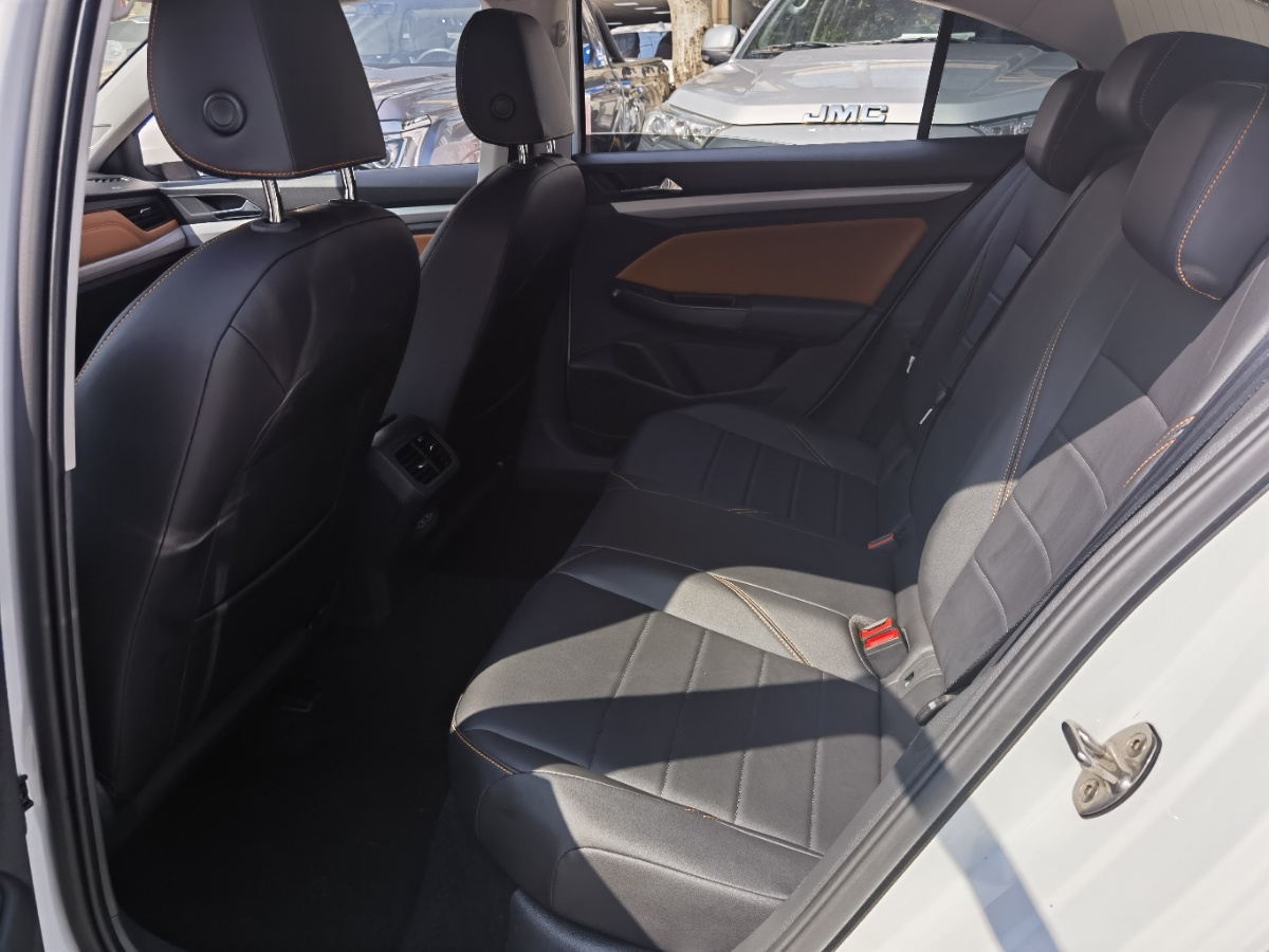 Volkswagen Bora 2025 car image #5