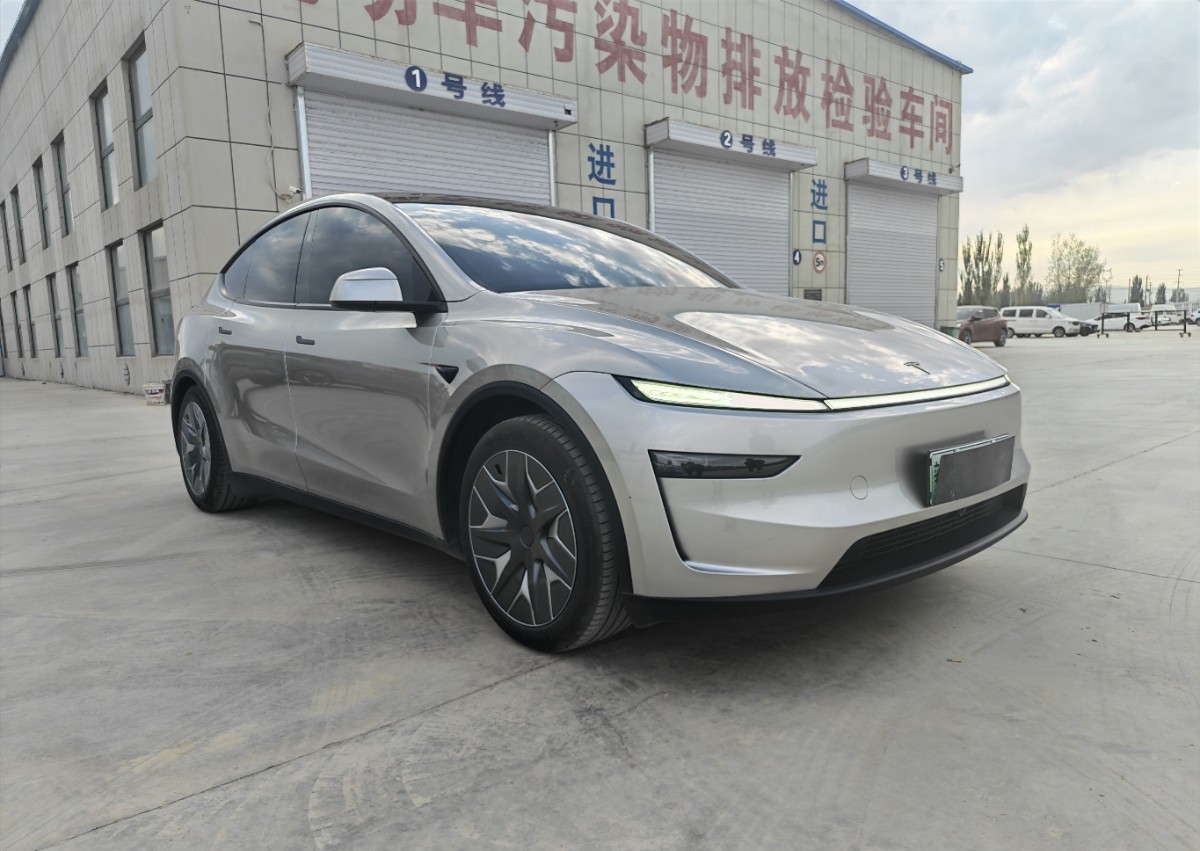 Tesla Model Y L 2026 car image 