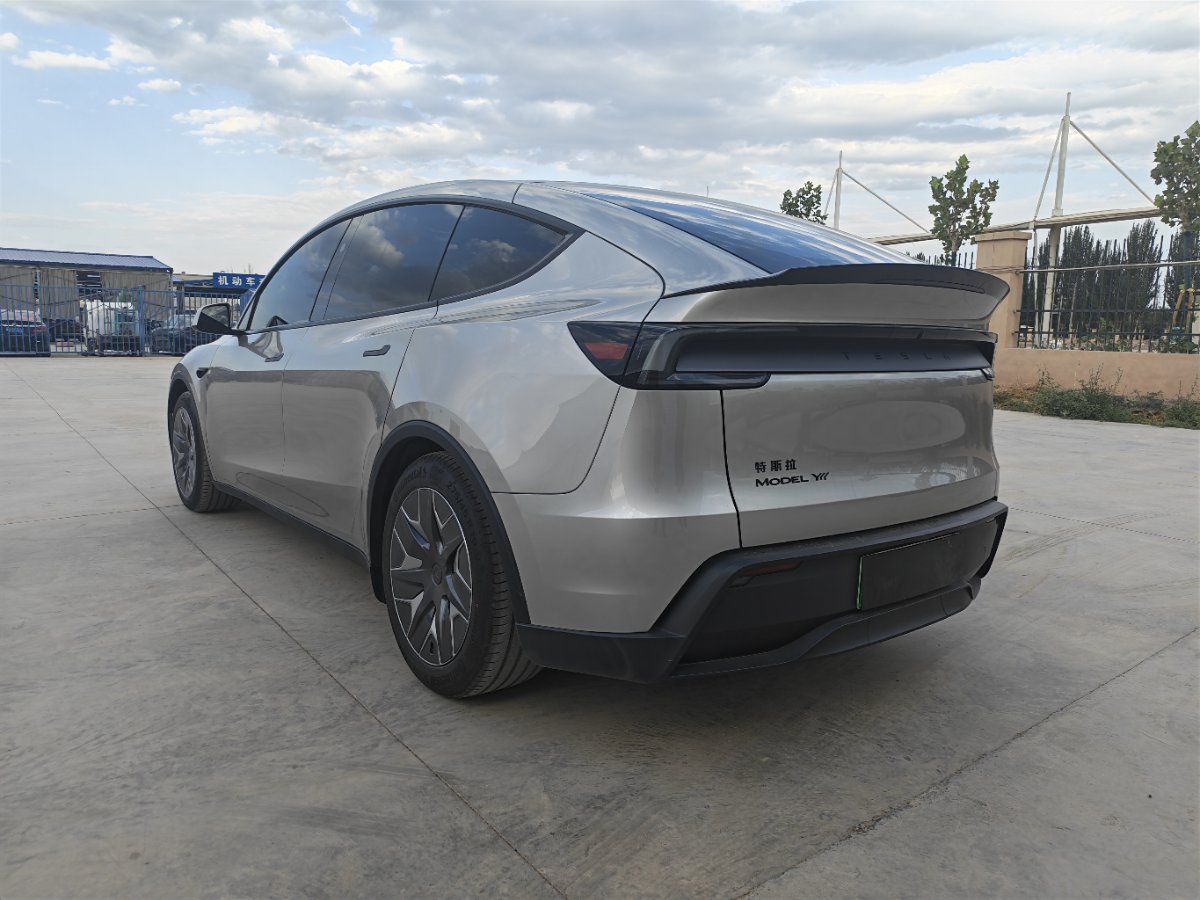 Tesla Model Y L 2026 car image #7