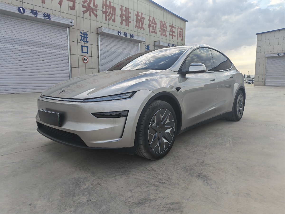 Tesla Model Y L 2026 car image #3