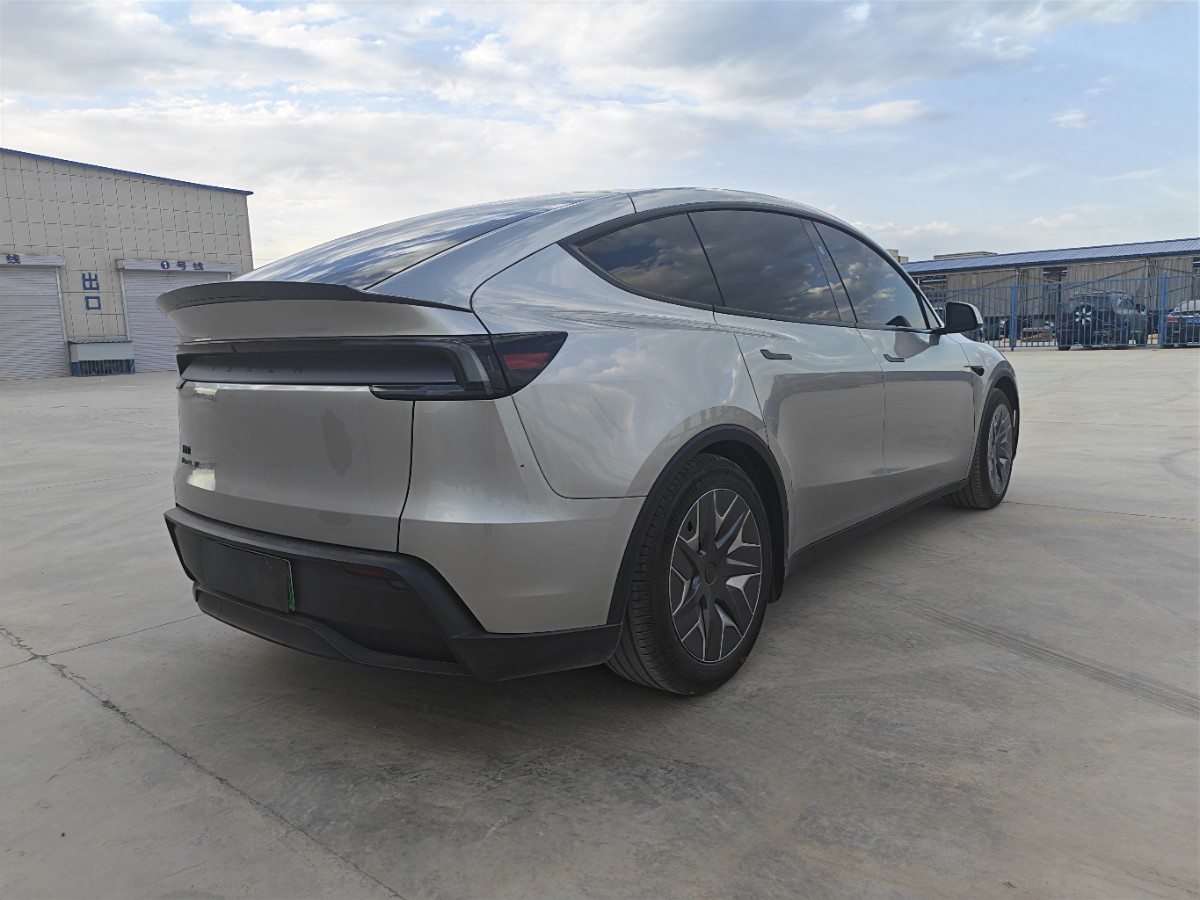 Tesla Model Y L 2026 car image #9