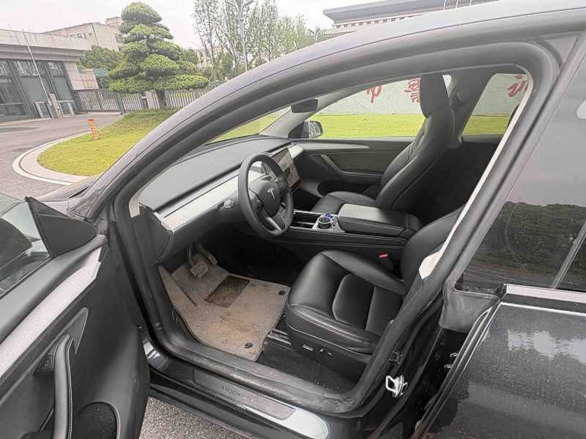 Tesla Model Y 2024 car image #4