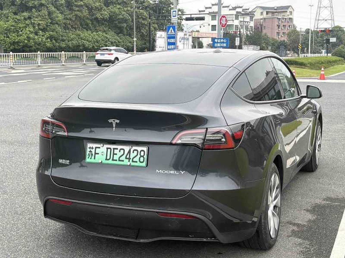Tesla Model Y 2024 car image #7