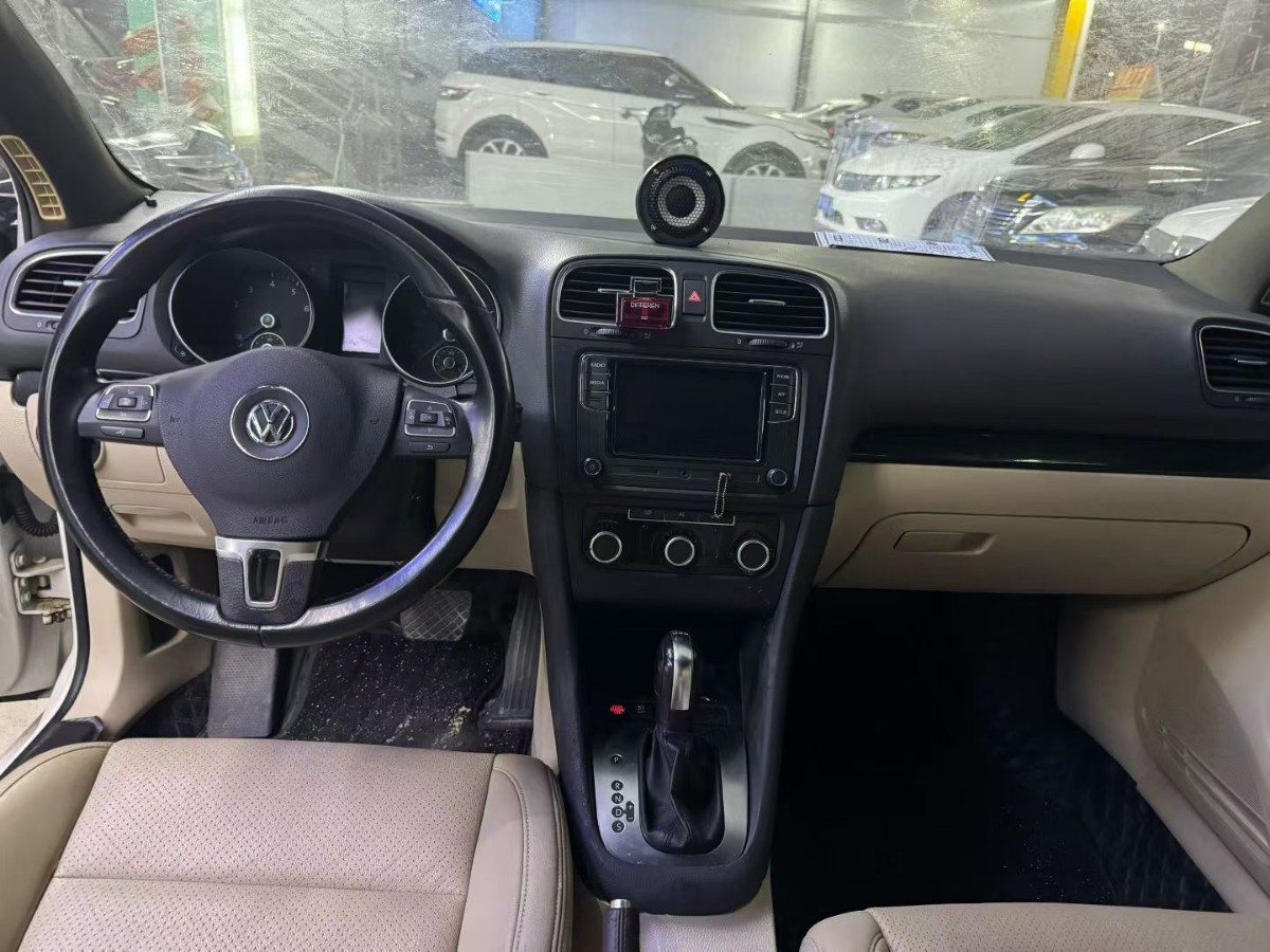 Volkswagen Golf 2012 car image #4