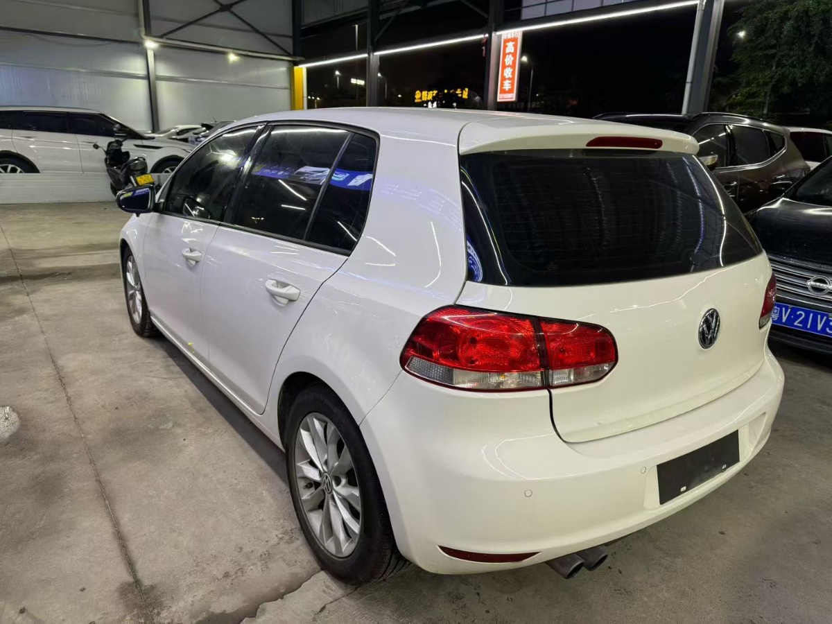 Volkswagen Golf 2012 car image #3