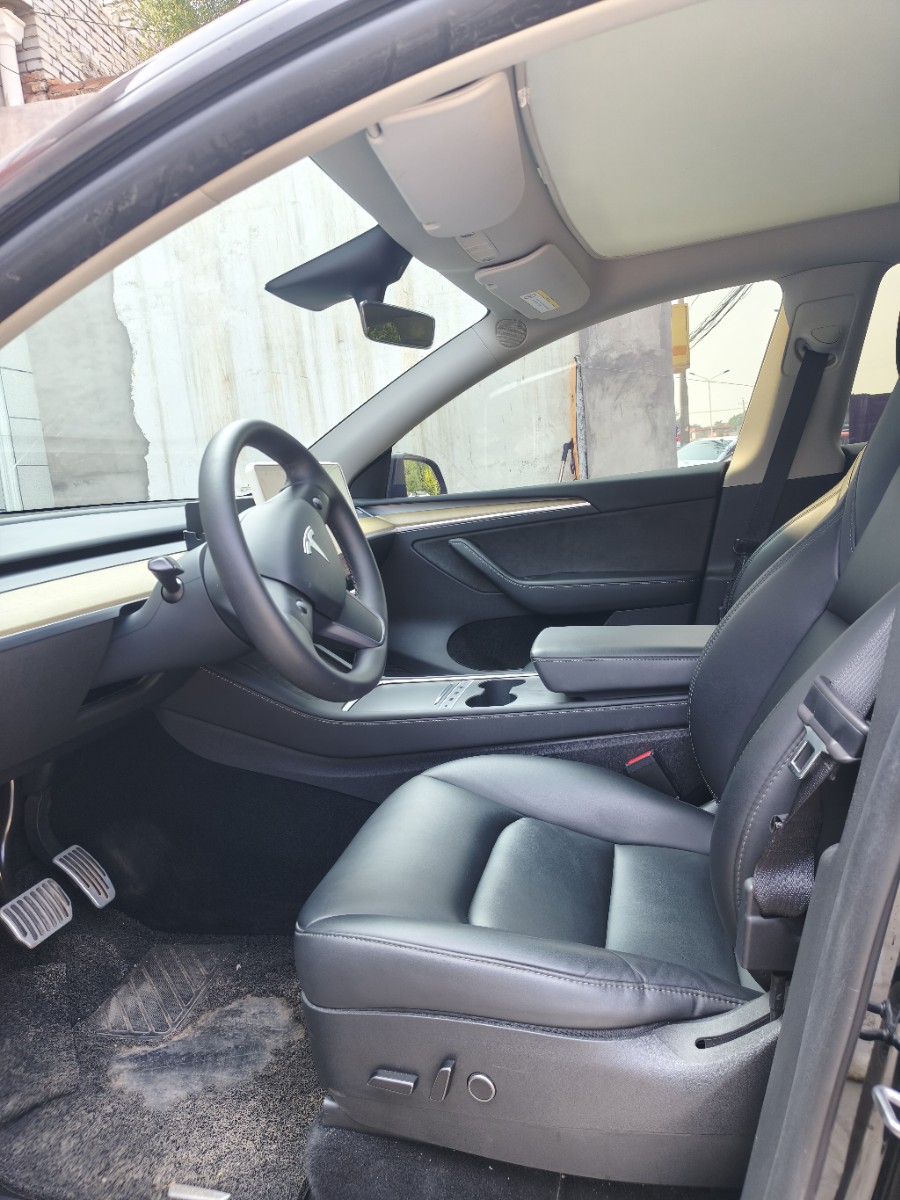 Tesla Model Y 2023 #2 Tesla Model Y 2023 car image #2
