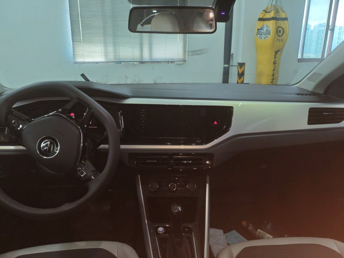 Volkswagen Polo 2023 car image #5