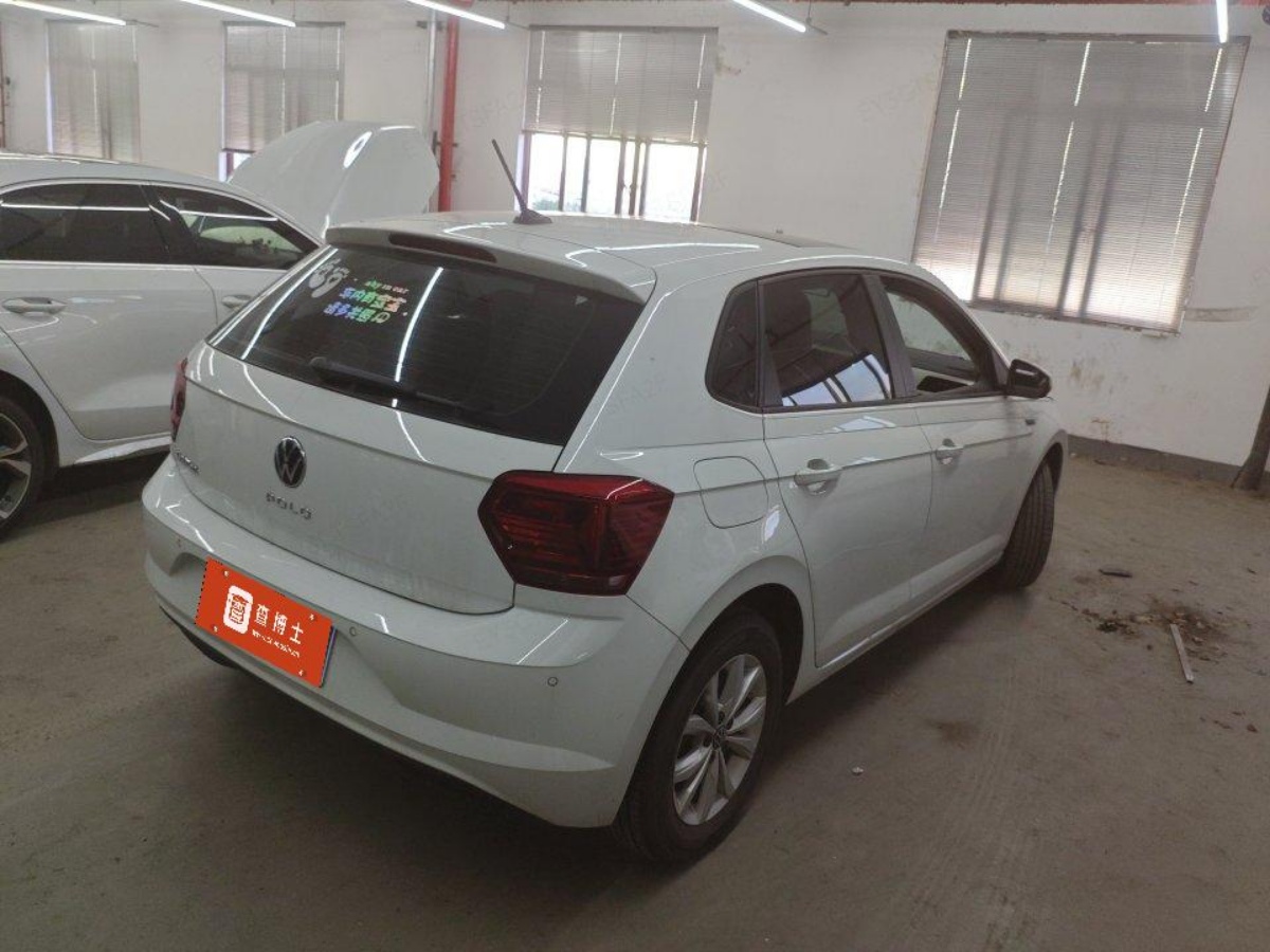 Volkswagen Polo 2023 car image #2