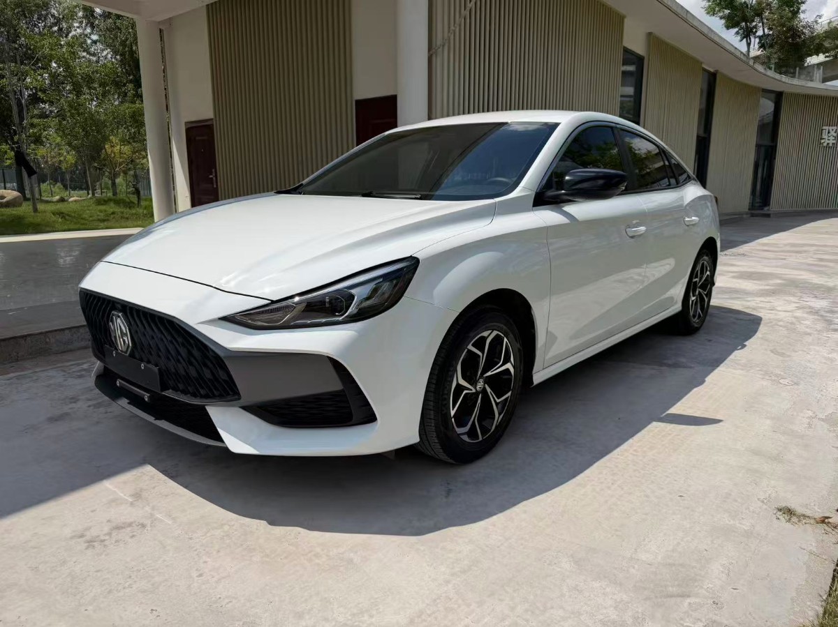 MG 5 2023 imagen de coche 