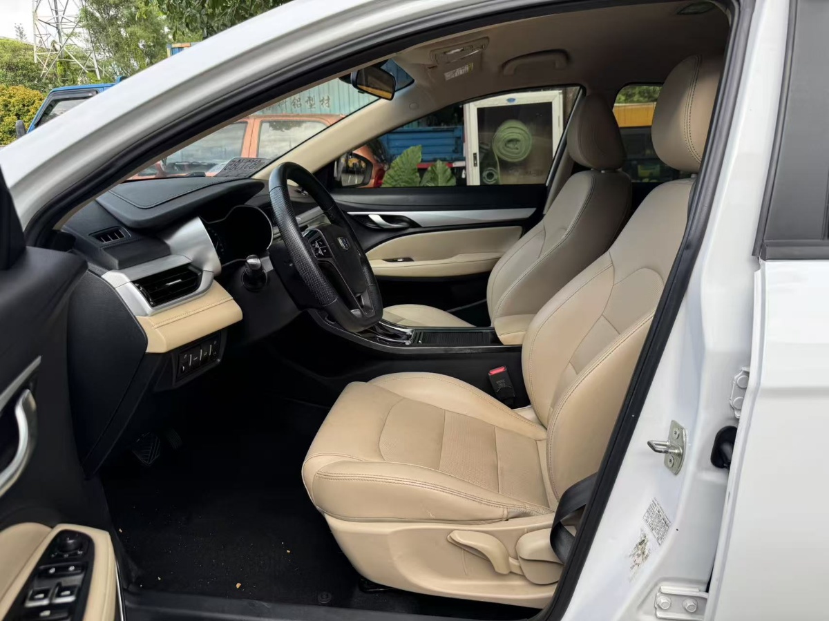 GEELY Emgrand 2019 #4 GEELY Emgrand 2019 car image #4