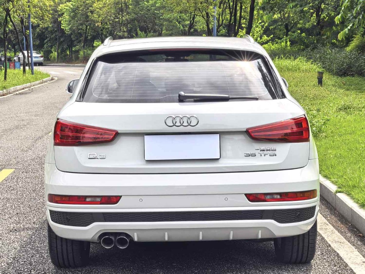 Audi Q3 2018 car image #9