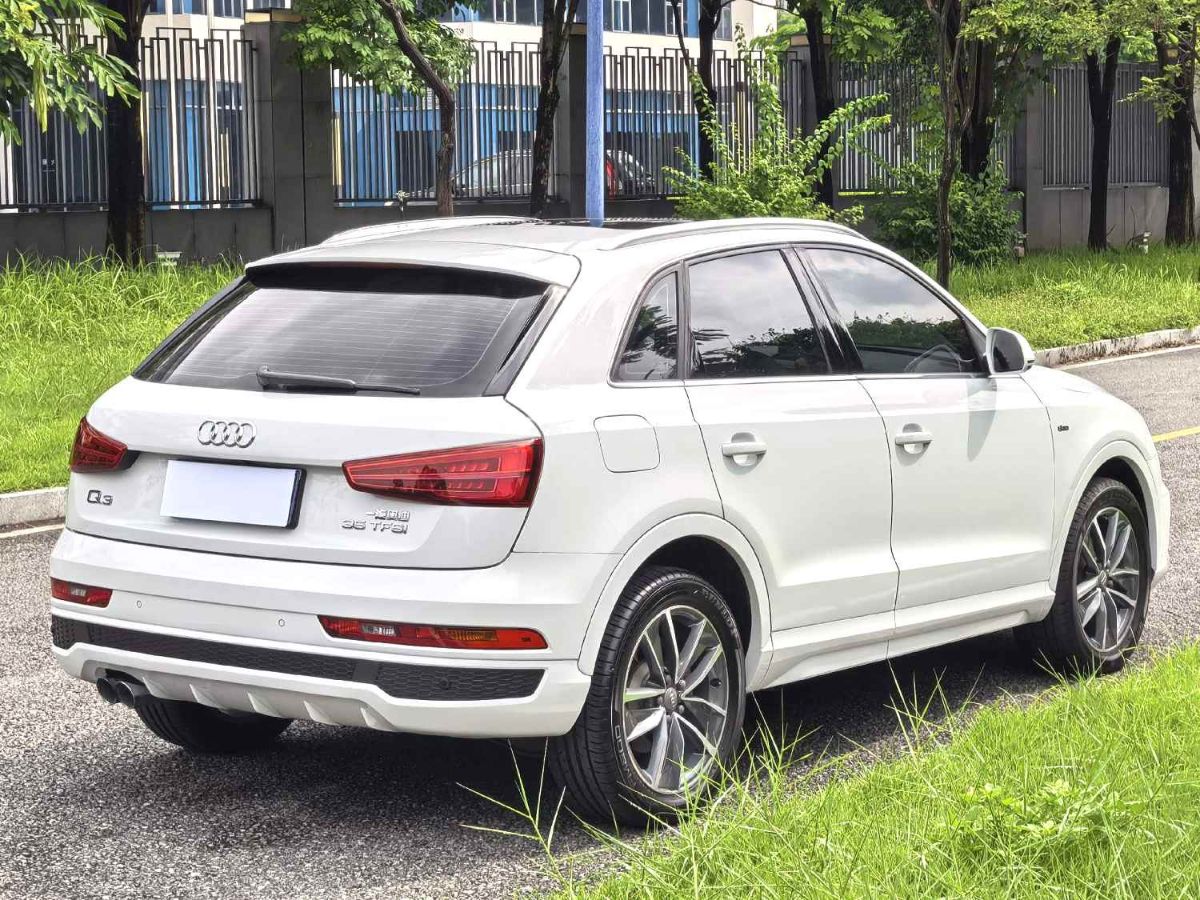 Audi Q3 2018 car image #3