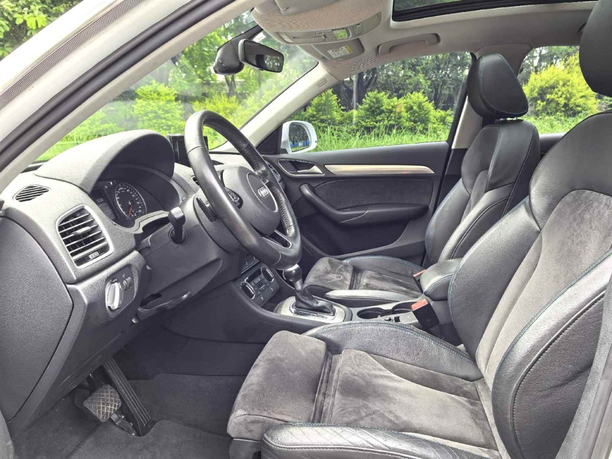 Audi Q3 2018 car image #5