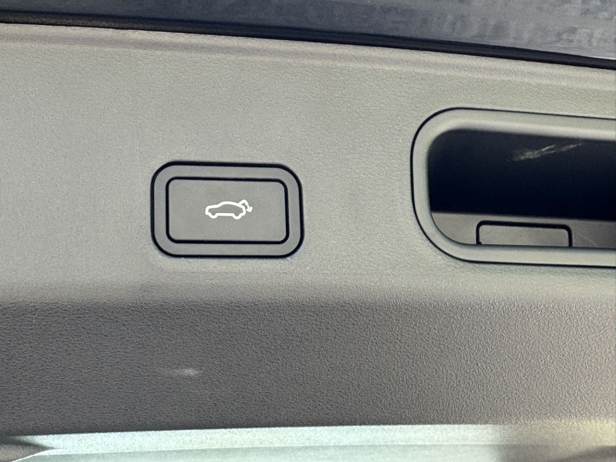 GEELY Boyue L 2023 car image #13