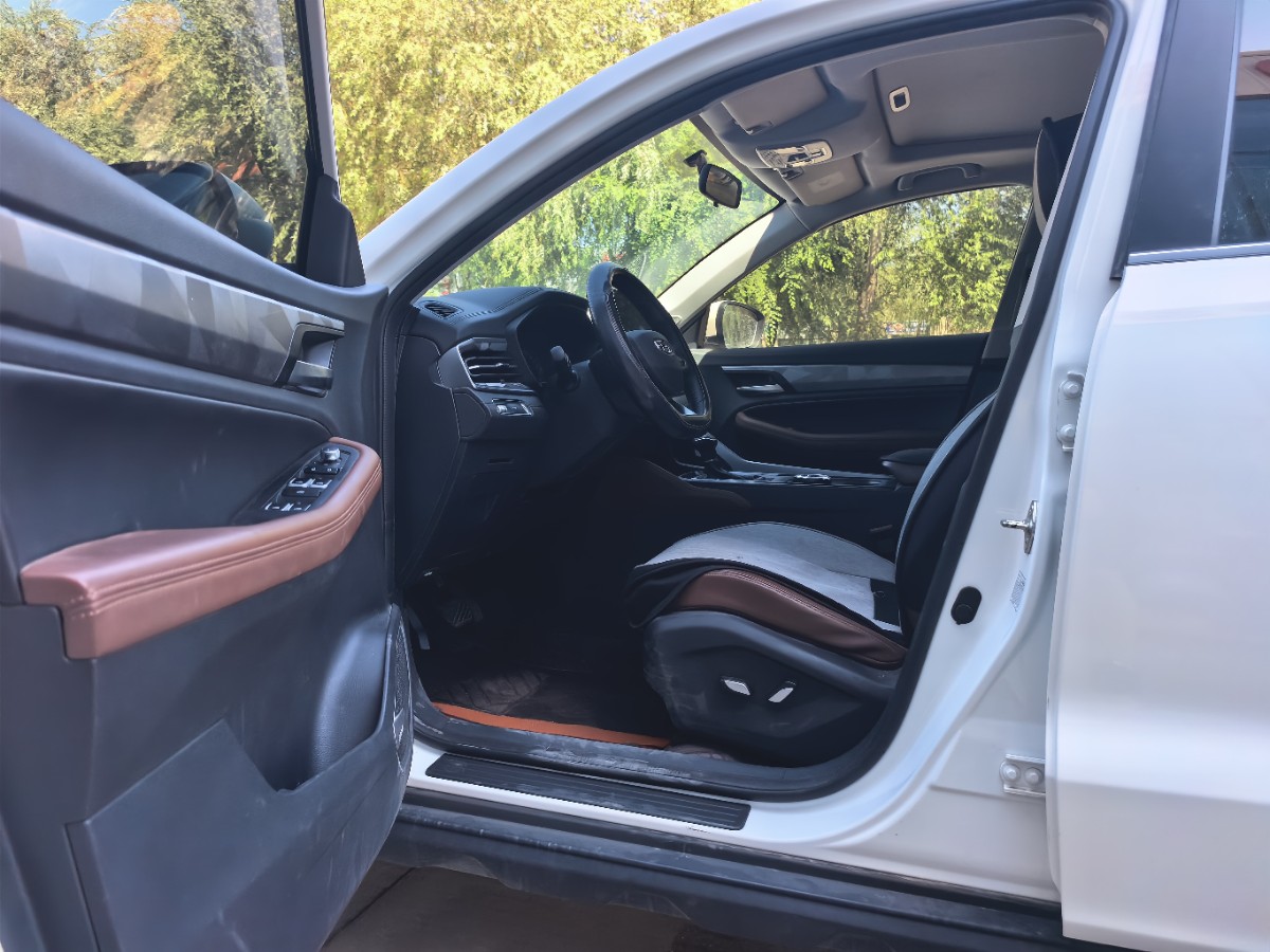 GEELY Vision X6 2024 car image #5