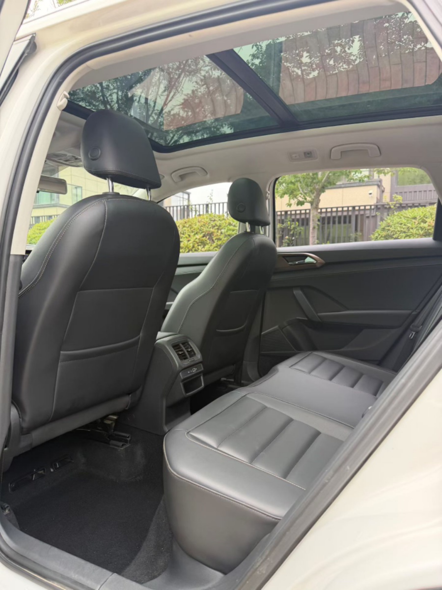 Volkswagen Tharu 2021 car image #6